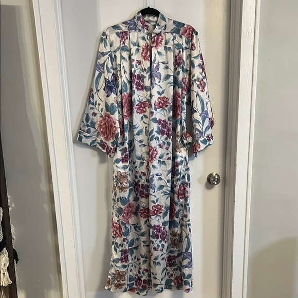 Vintage Primary Layer Medium Rose Floral Satin Caftan Housecoat Robe Nightgown - Picture 11 of 17